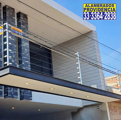 Cerca residencial con estructura metalica